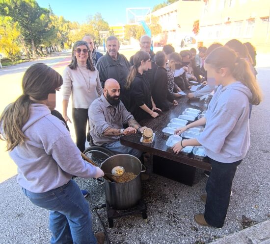 mathites 2ou Gymnasiou mageirepsan gia Koinoniko Pantopoleio_5