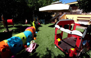 kanena paidi ektos paidikon stathmon_1