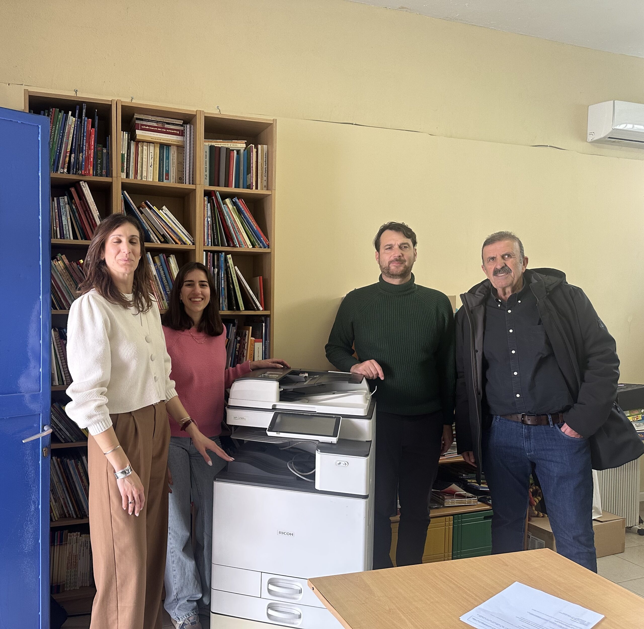 Synexizetai anavathmisi sxolikou exoplismou_1