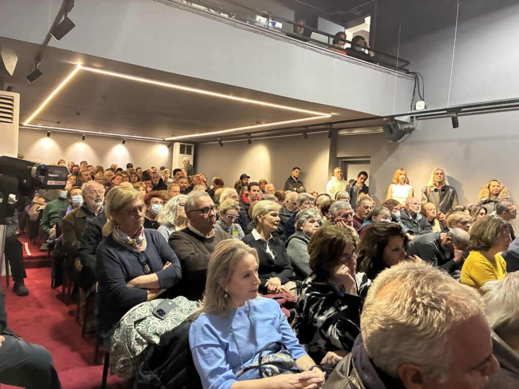 I Kouva den einai moni_1