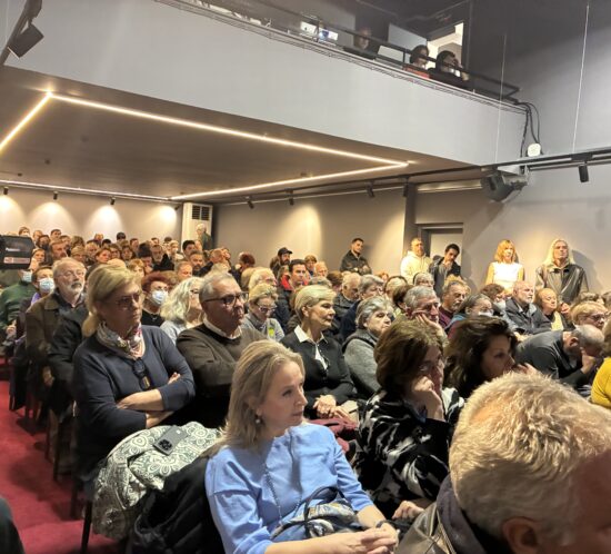 I Kouva den einai moni_1