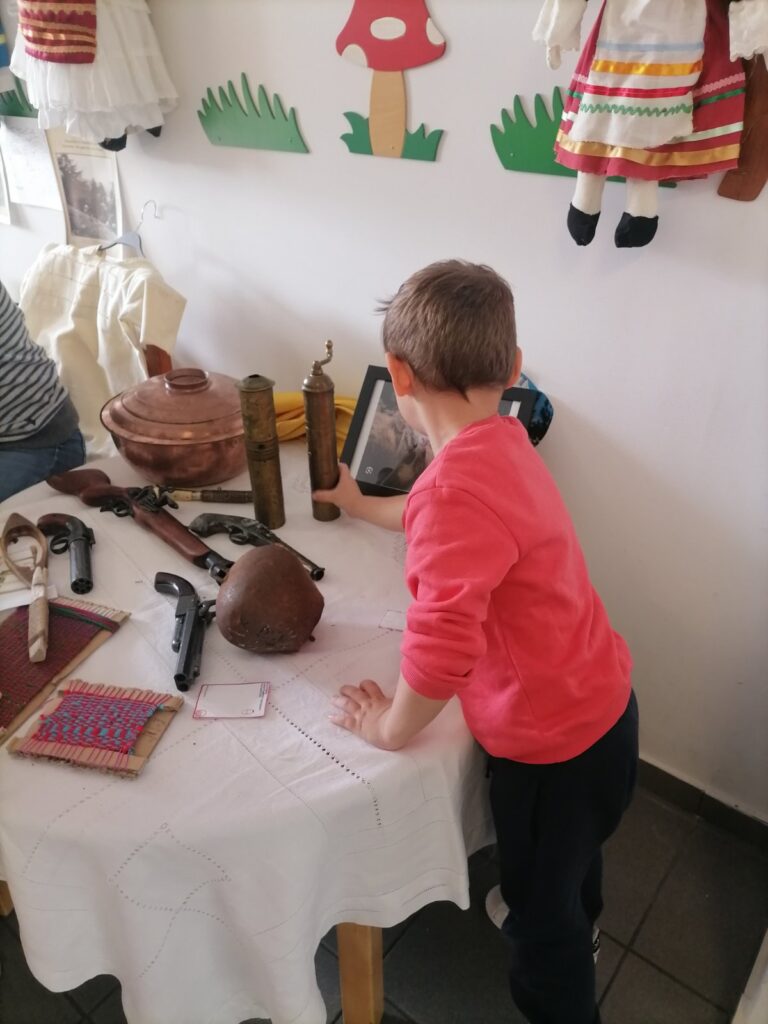 μικρο λαογραφικο μουσειο στο 5ο Νηπιαγωγειο_5