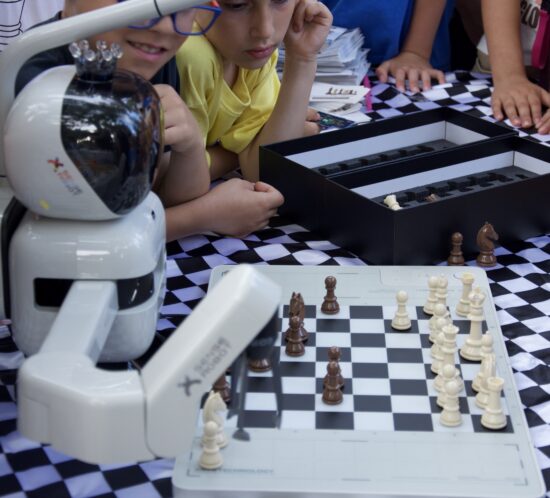 Robotiko skakisti dorise o Dhmos Xalandriou ston skakistiko omilo Xalandriou_6